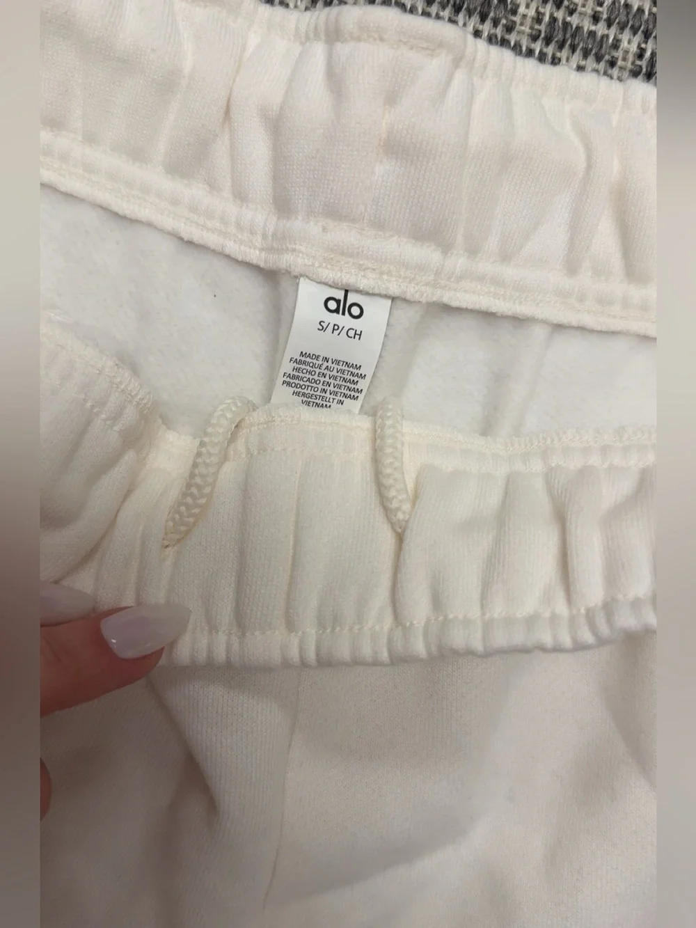 Alo Yoga Accolade Short in Ivory